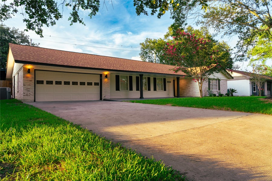 Property photo for 800 Rosewood Drive, Baytown, TX