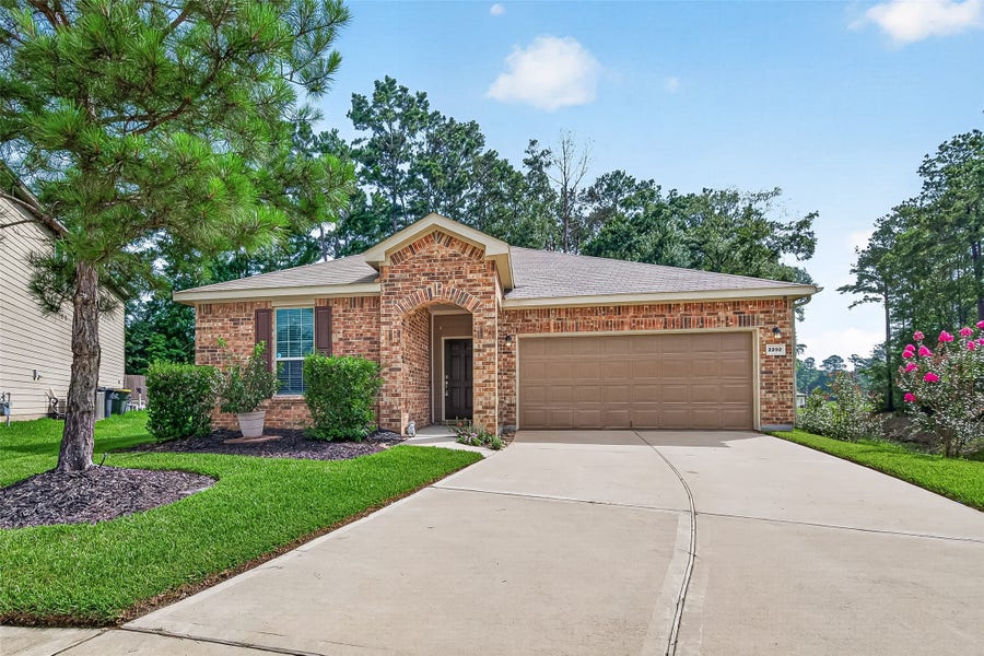 Property photo for 2202 Timberland Country Court, Conroe, TX