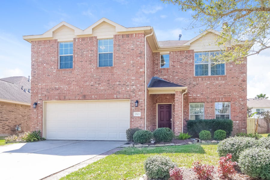 Property photo for 2523 Flycatcher Cove Drive, League City, TX