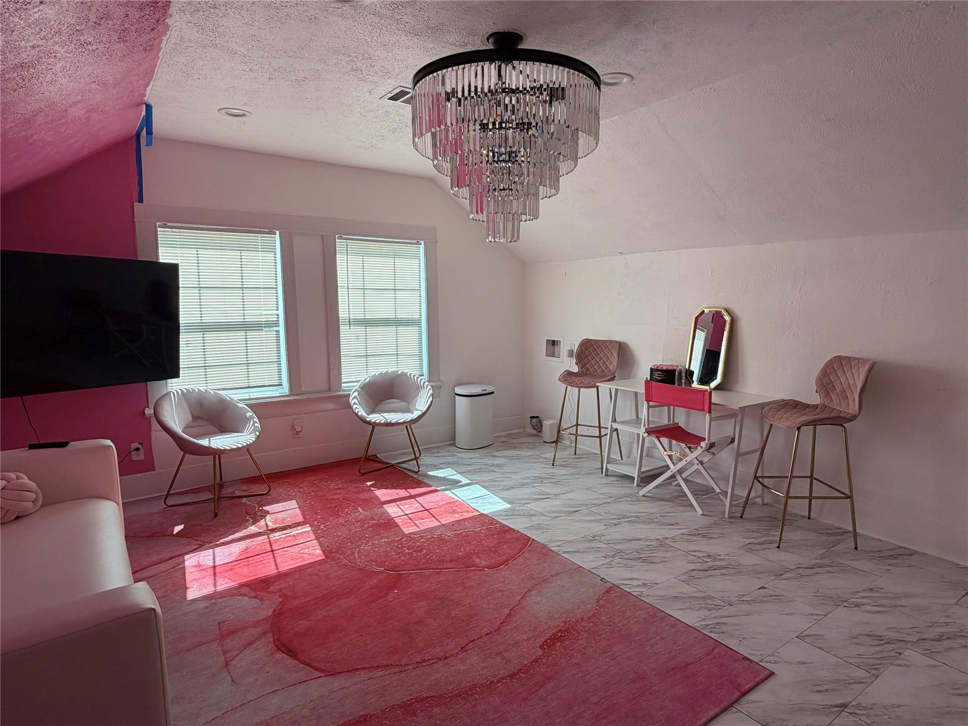 7842 Baltimore Street, #A, Houston, TX 77012 Upstairs unit- pink studio