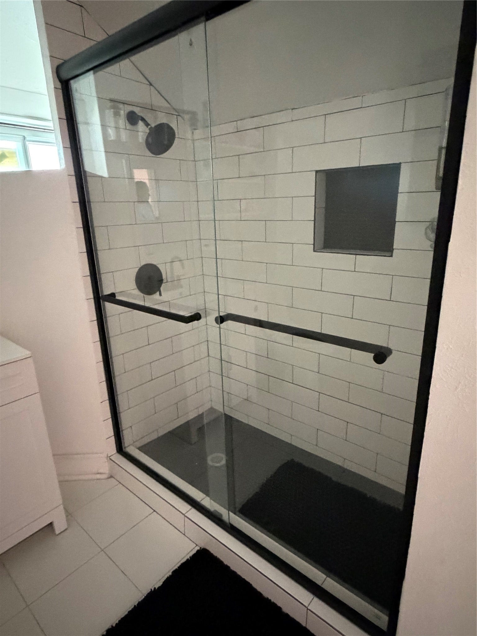 7842 Baltimore Street, #A, Houston, TX 77012 Upstairs bath