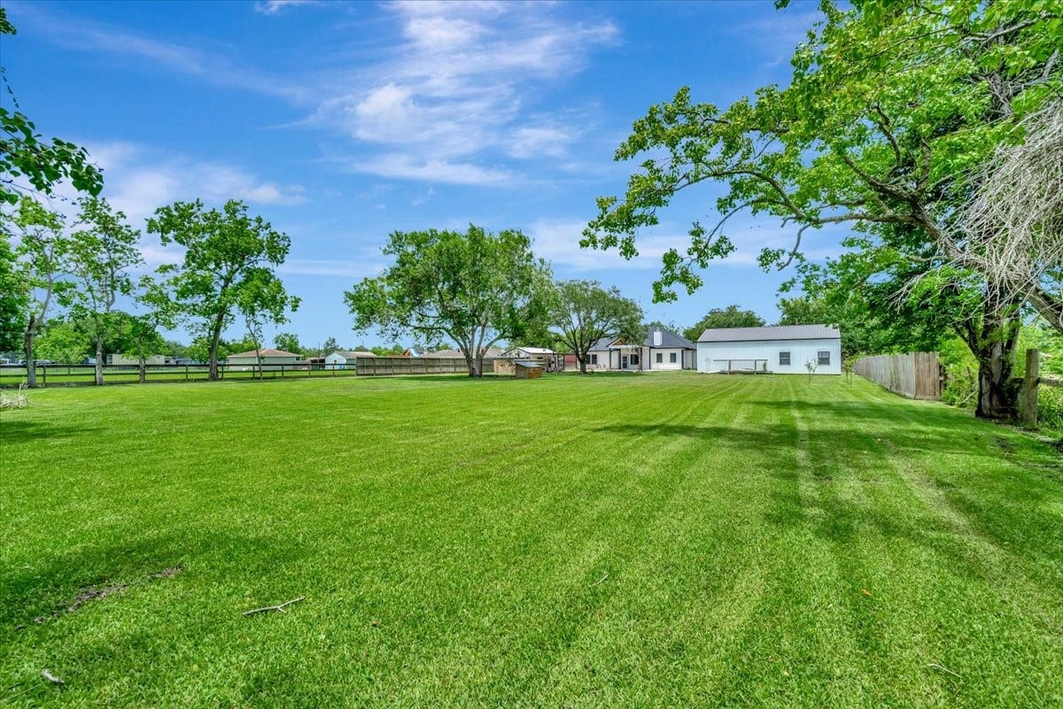 7214 Avenue L, Santa Fe, TX 77510