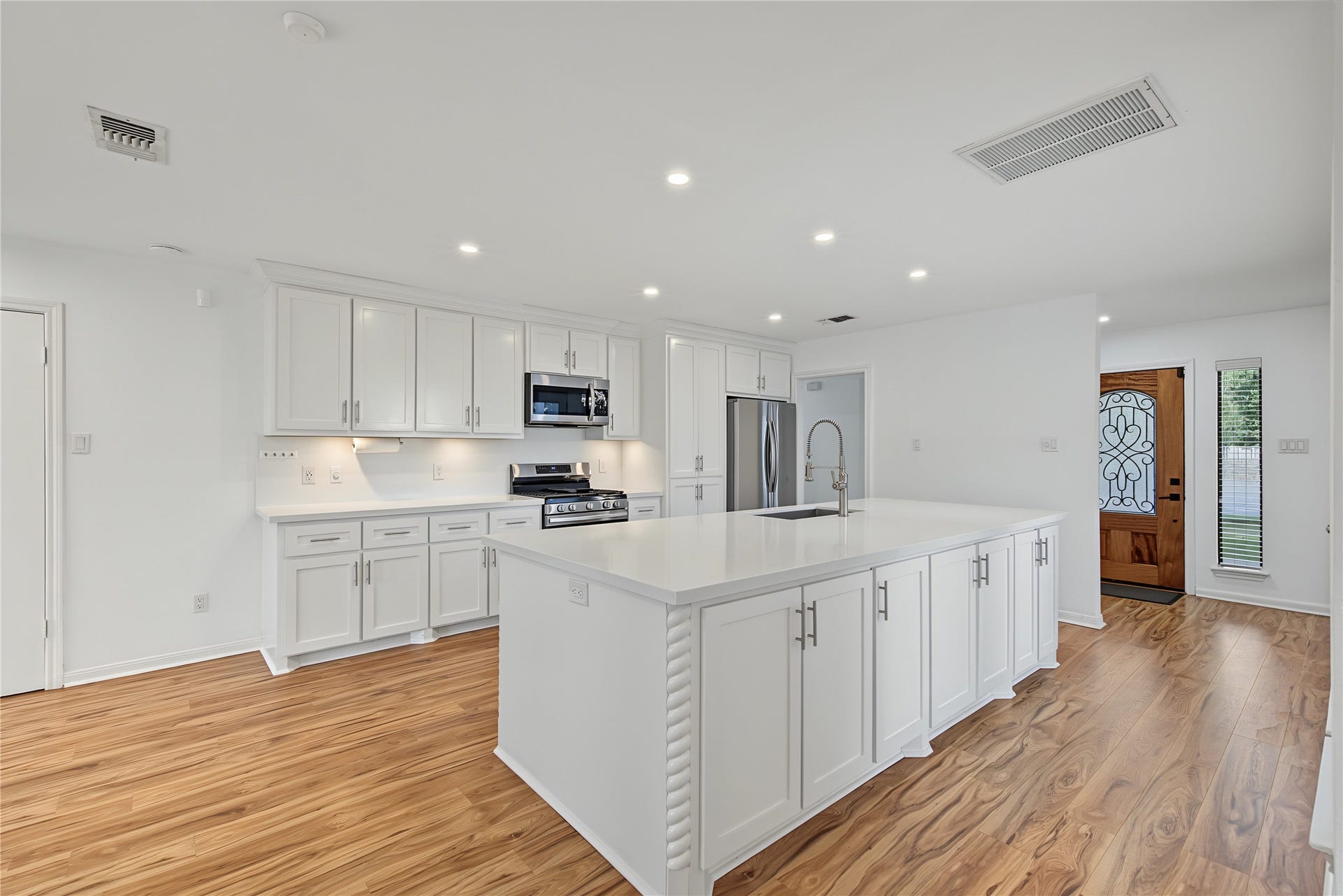 18307 Kings Row, Webster, TX 77058 18307 Kings Row, Webster, TX 77058