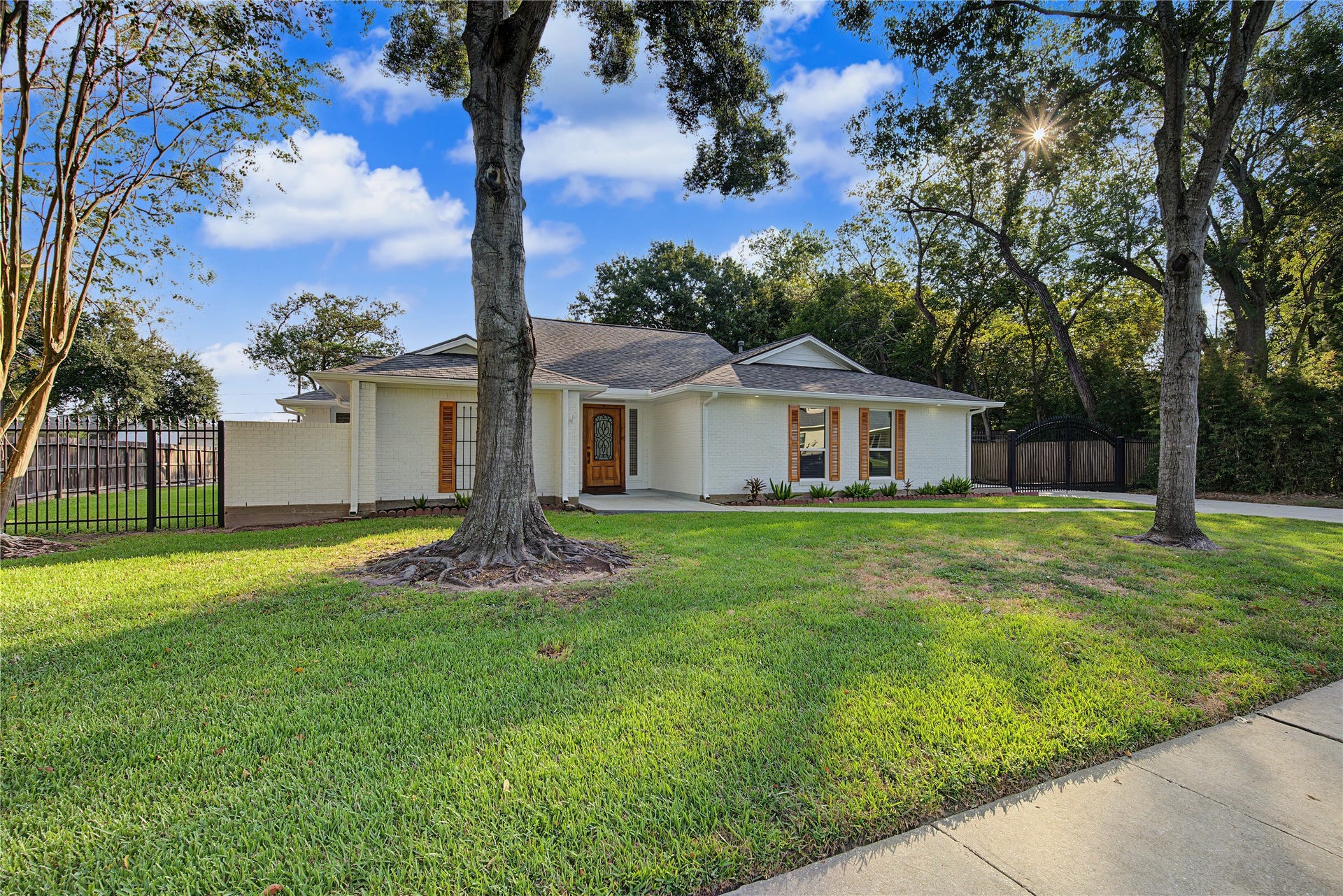 18307 Kings Row, Webster, TX 77058 18307 Kings Row, Webster, TX 77058