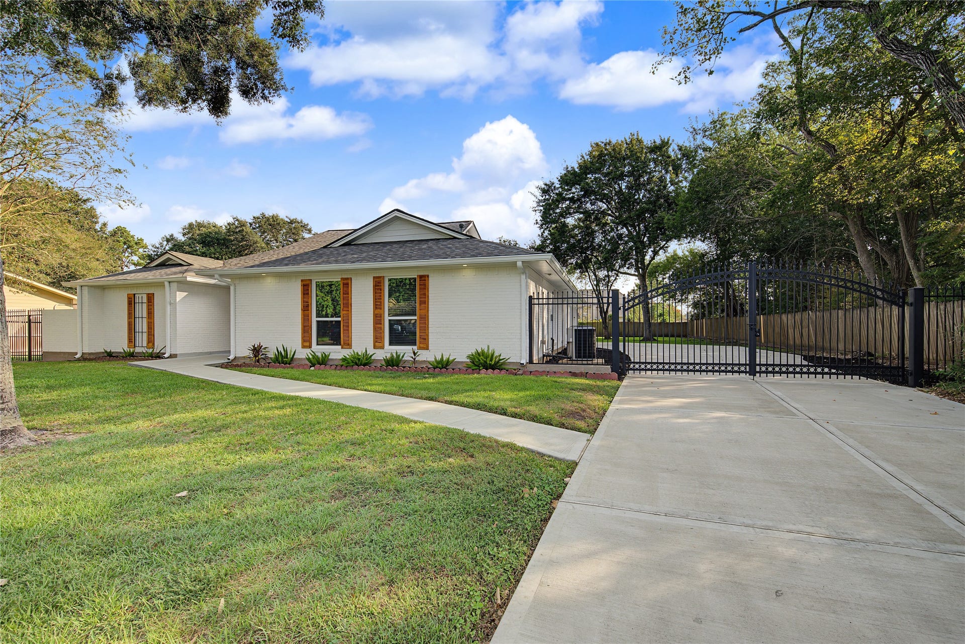 18307 Kings Row, Webster, TX 77058 18307 Kings Row, Webster, TX 77058