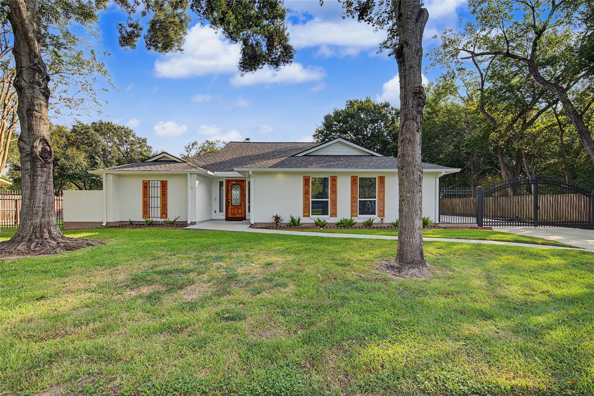 18307 Kings Row, Webster, TX 77058 18307 Kings Row, Webster, TX 77058