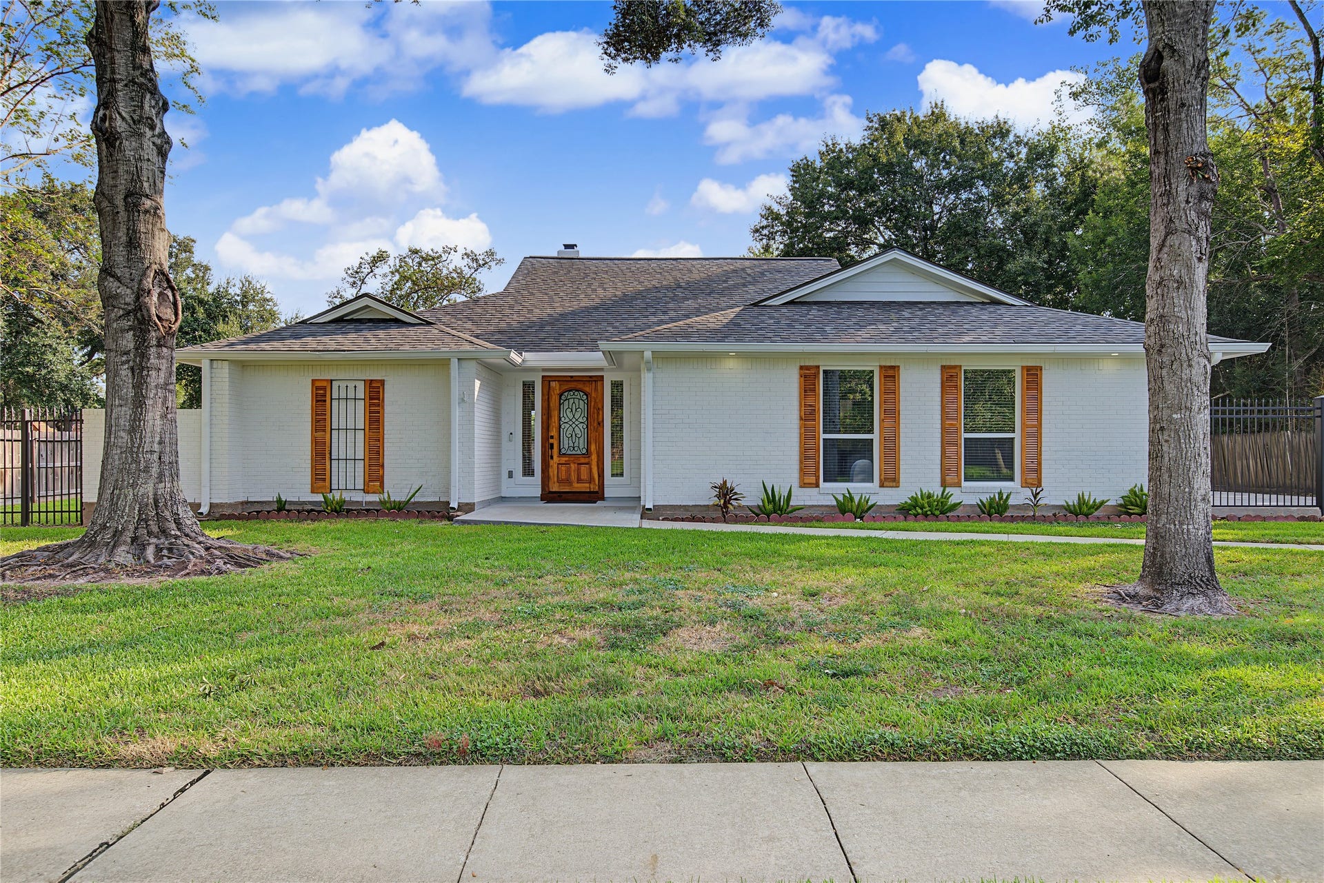 18307 Kings Row, Webster, TX 77058 18307 Kings Row, Webster, TX 77058
