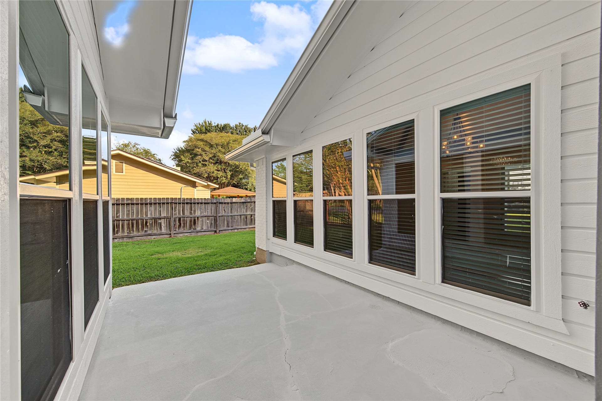 18307 Kings Row, Webster, TX 77058 18307 Kings Row, Webster, TX 77058