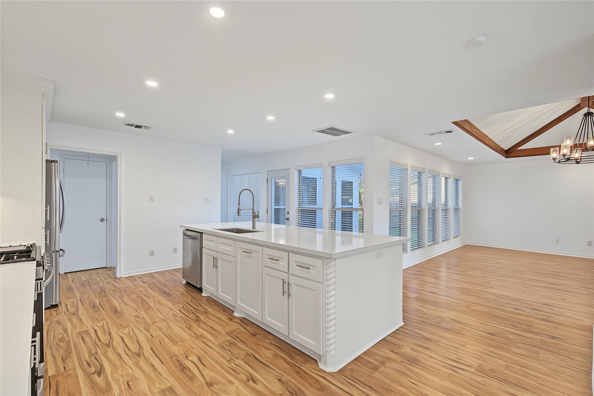 18307 Kings Row, Webster, TX 77058 18307 Kings Row, Webster, TX 77058