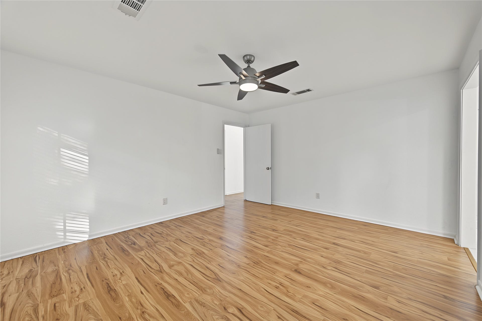 18307 Kings Row, Webster, TX 77058 18307 Kings Row, Webster, TX 77058