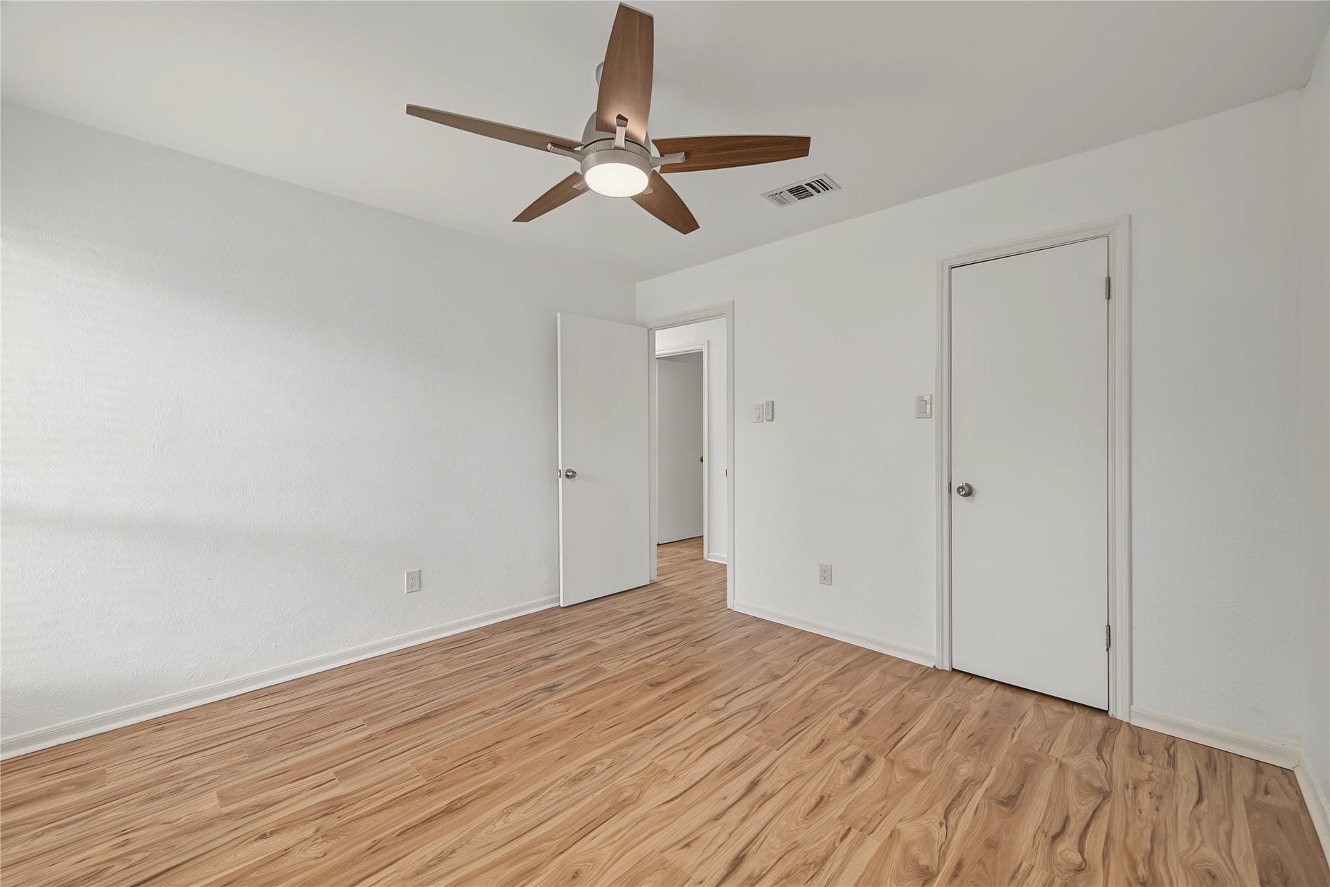18307 Kings Row, Webster, TX 77058 18307 Kings Row, Webster, TX 77058