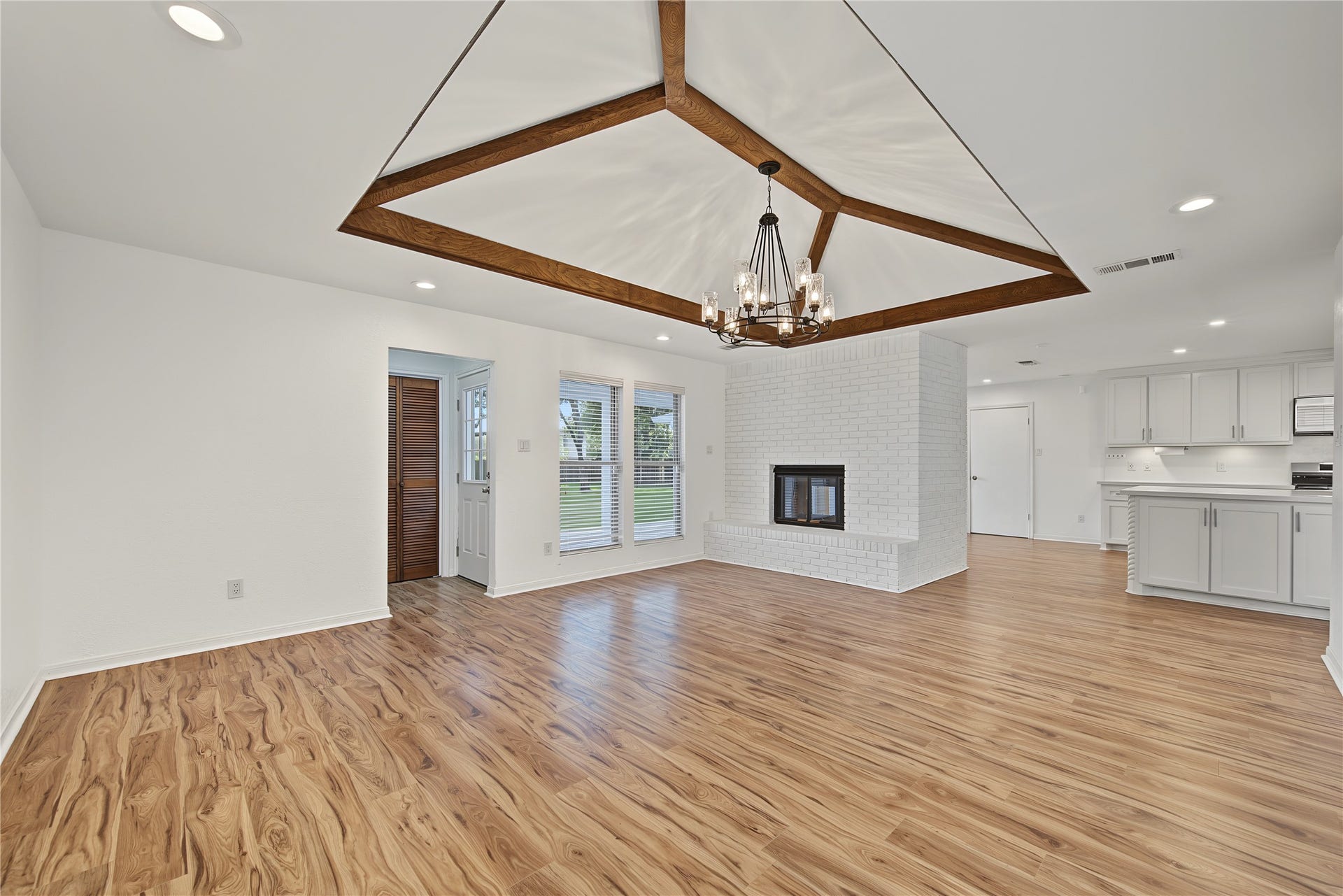 18307 Kings Row, Webster, TX 77058 18307 Kings Row, Webster, TX 77058
