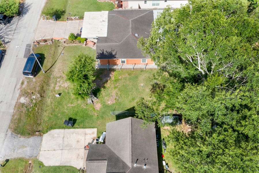 Property photo for 7609 Red Robin Lane, Houston, TX