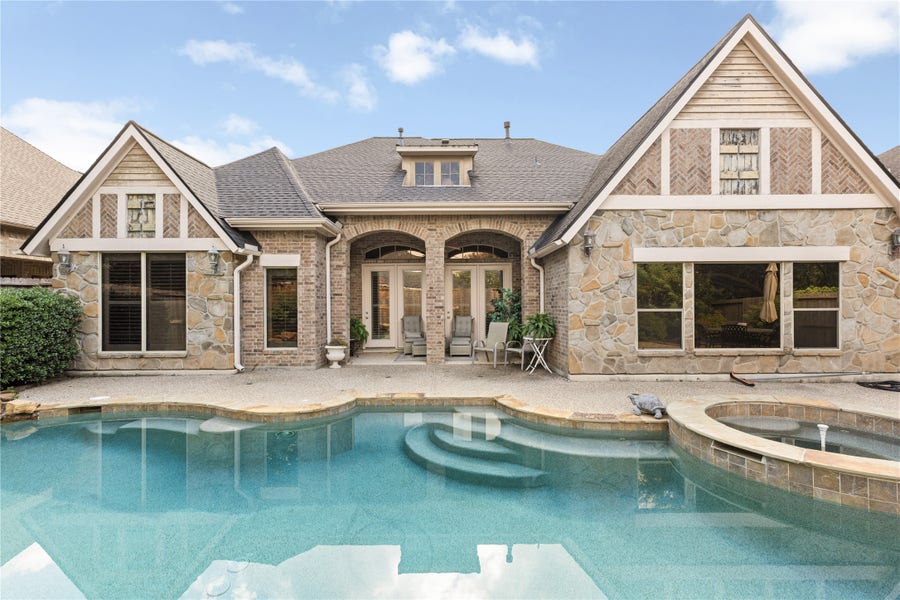 Property photo for 11 Greens Edge Drive, Houston, TX