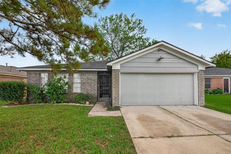 Property photo for 4718 Fairgreen Lane, Houston, TX