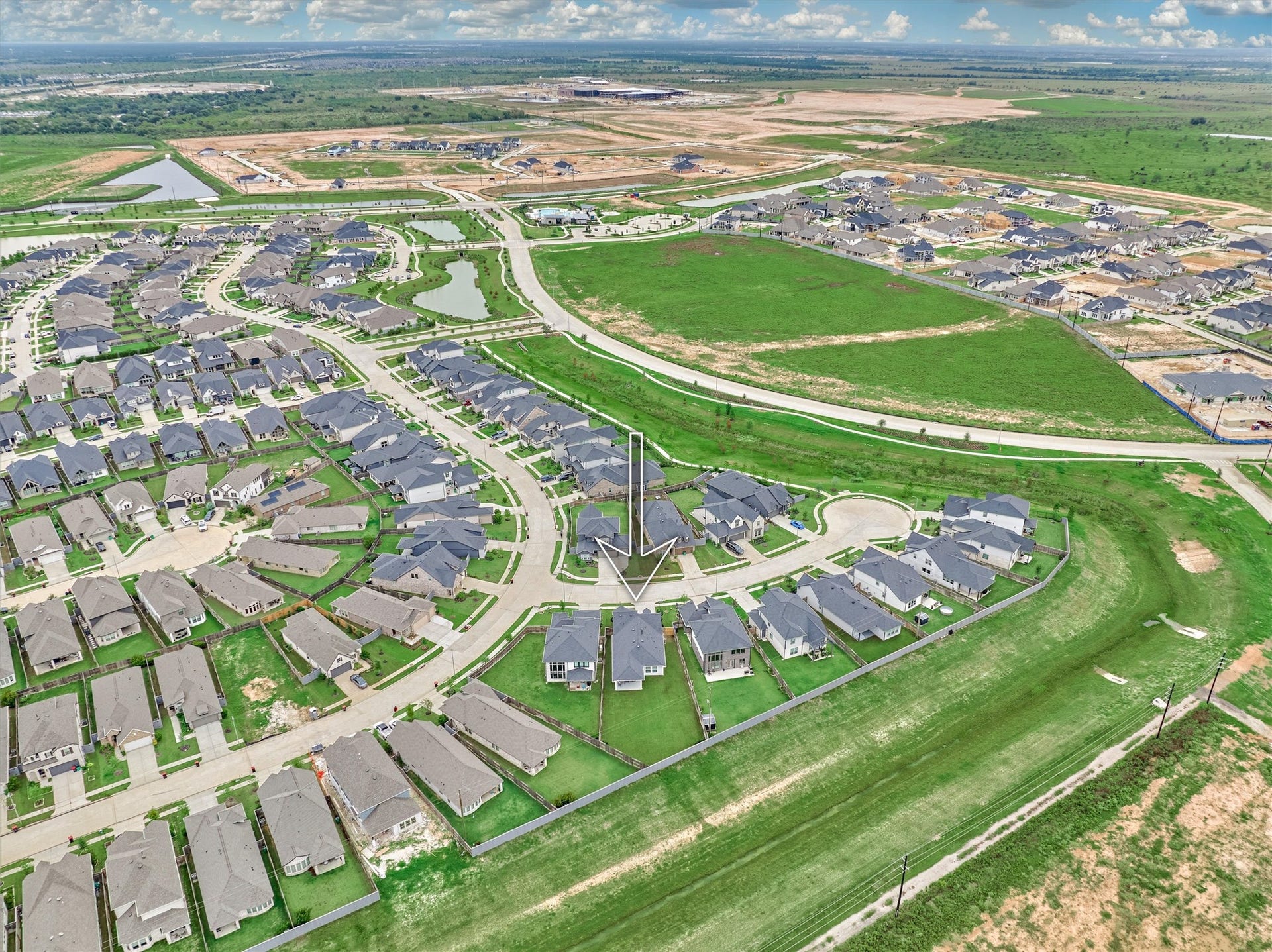 These 10,000sf+ lots are few and far between!