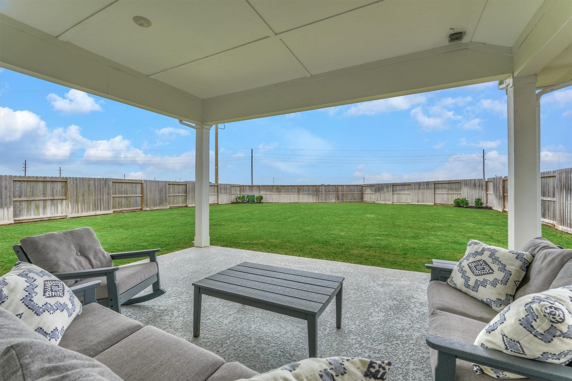 The perfect spot to drink your morning coffee or entertain groups of friends!