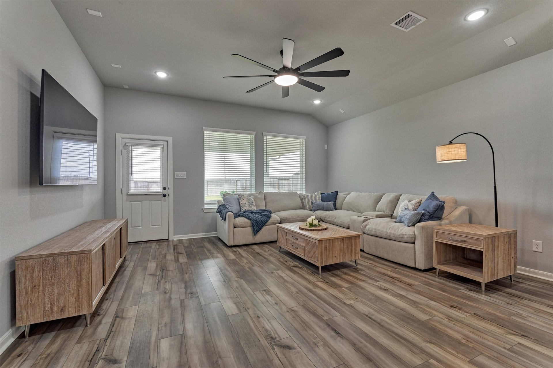 Complete with large ceiling fan + LED can lights this living room is prewired for surround sound and ideal for entertaining!