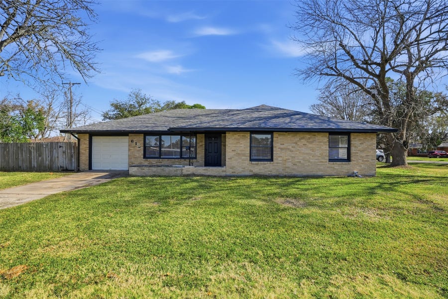 Property photo for 612 Sunset Lane, La Marque, TX