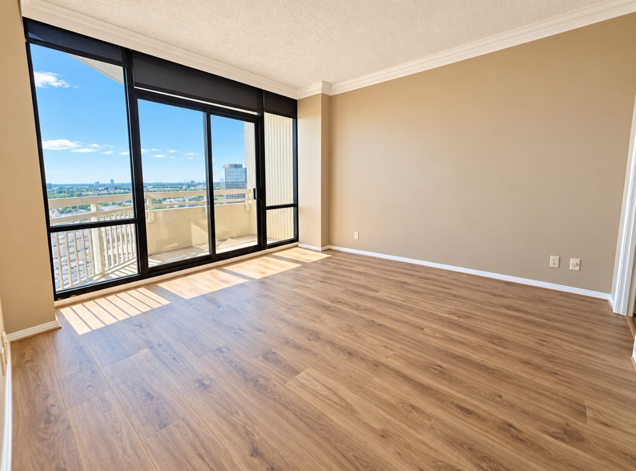 15 Greenway Plaza, #23H, Houston, TX 77046 Primary bedroom w/ balcony access