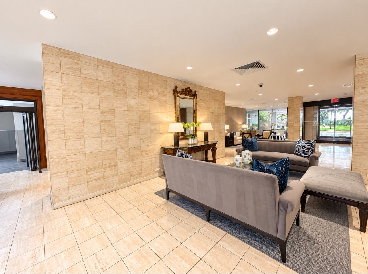 15 Greenway Plaza, #23H, Houston, TX 77046 Lobby