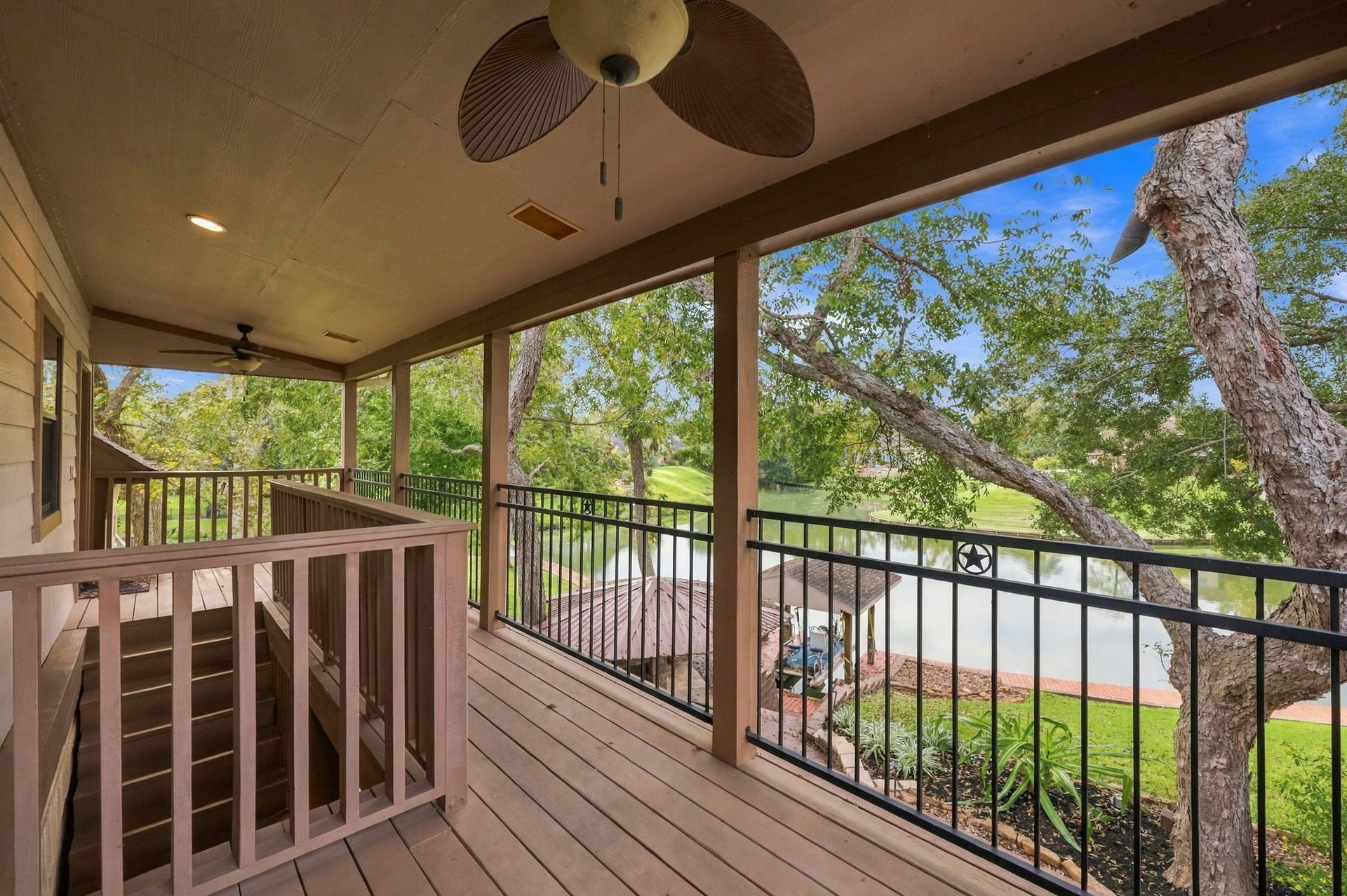 4711 Westerdale Drive, Fulshear, TX 77441 As we make our way to the Garage Apartment, also ideal as a private Guest Suite, you'll find a lovely balcony overlooking the water. It's the perfect spot to enjoy your morning coffee, unwind in the evening, and take in the beautiful waterfront views.