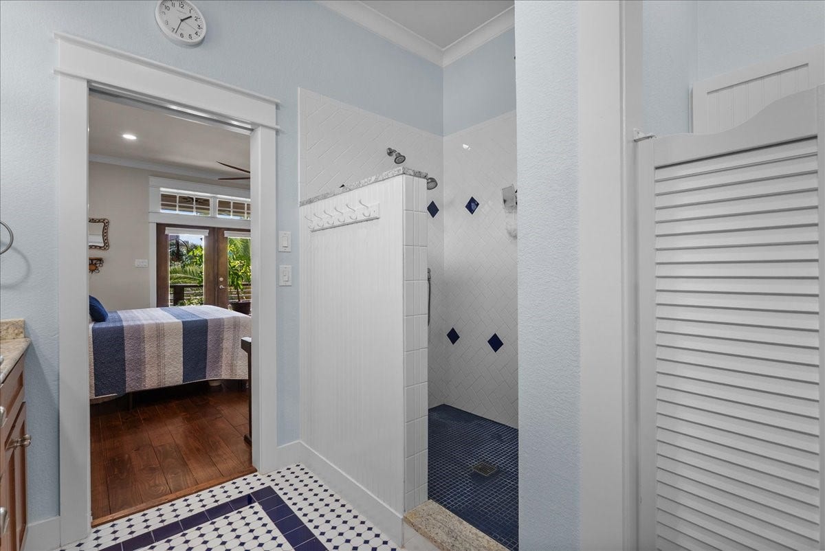808 Elm Road, Clear Lake Shores, TX 77565 Spacious Walk-in shower