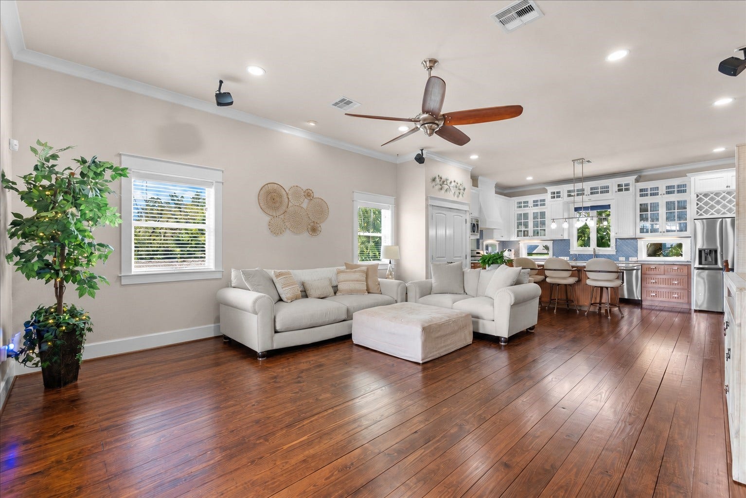 808 Elm Road, Clear Lake Shores, TX 77565 An elegant, light filled living space featuring hardwood floors, high ceilings, and an open concept design that flows seamlessly into the kitchen.