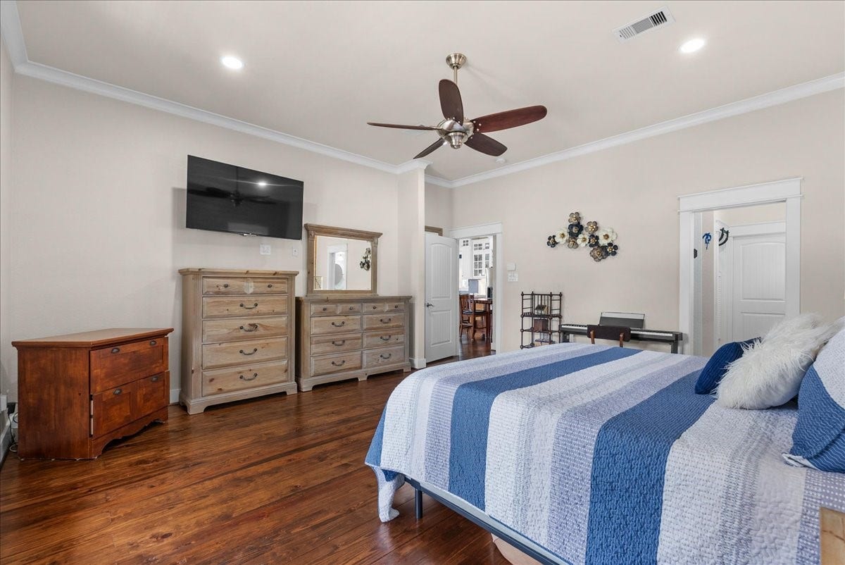 808 Elm Road, Clear Lake Shores, TX 77565 Inviting primary suite offers generous space and a peaceful retreat.