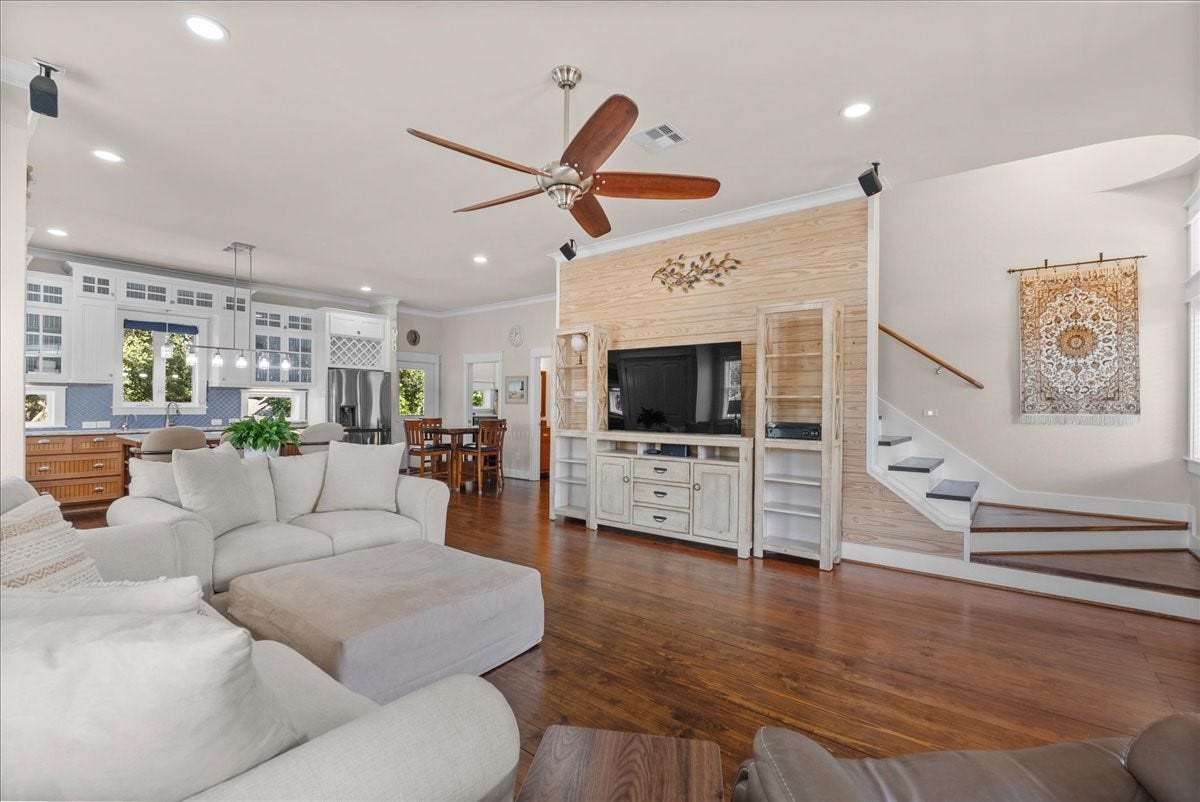 808 Elm Road, Clear Lake Shores, TX 77565 Warm, cozy, sophisticated living area for both everyday living and entertaining.