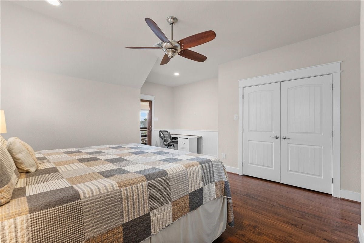 808 Elm Road, Clear Lake Shores, TX 77565 Secondary bedroom offers flexible space for a sitting area, built-in desk or additional furnishings.