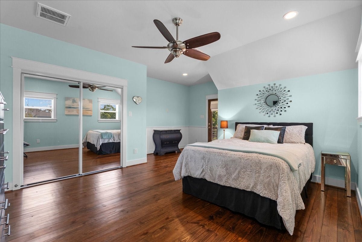 808 Elm Road, Clear Lake Shores, TX 77565 Light-filled upstairs bedroom