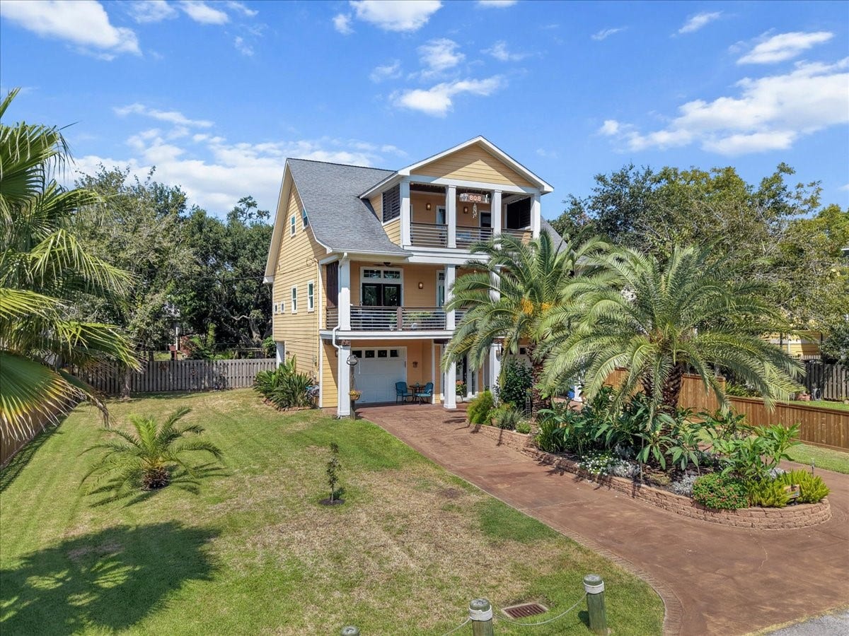 808 Elm Road, Clear Lake Shores, TX 77565 This Beautiful Home is waiting for you. Home has a whole home generator.