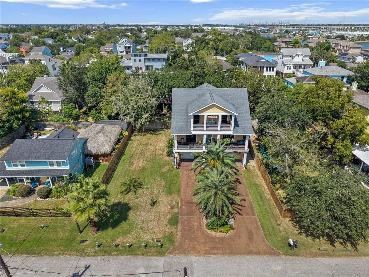 808 Elm Road, Clear Lake Shores, TX 77565 Welcome Home.
