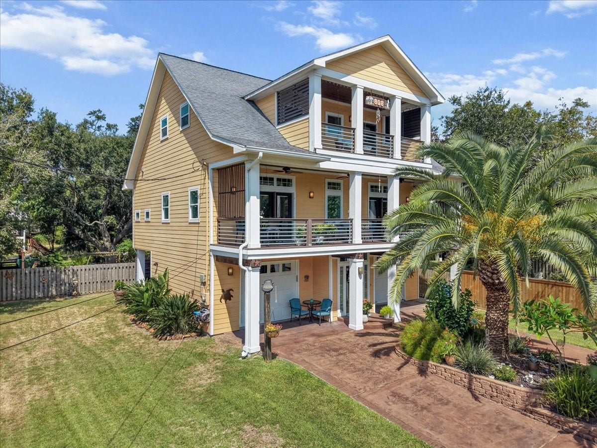808 Elm Road, Clear Lake Shores, TX 77565 Welcome Home and to Island Living.