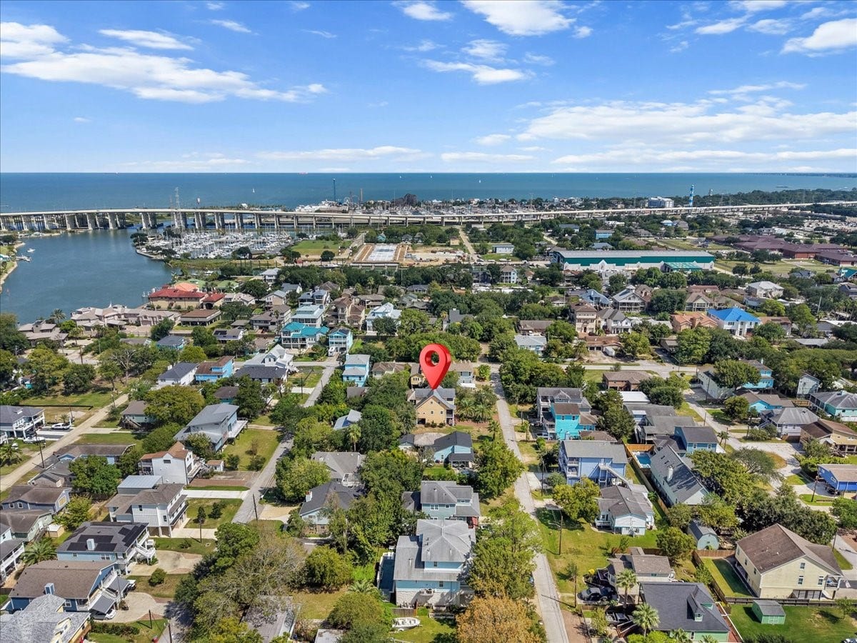 808 Elm Road, Clear Lake Shores, TX 77565 808 Elm Road, Clear Lake Shores, TX 77565