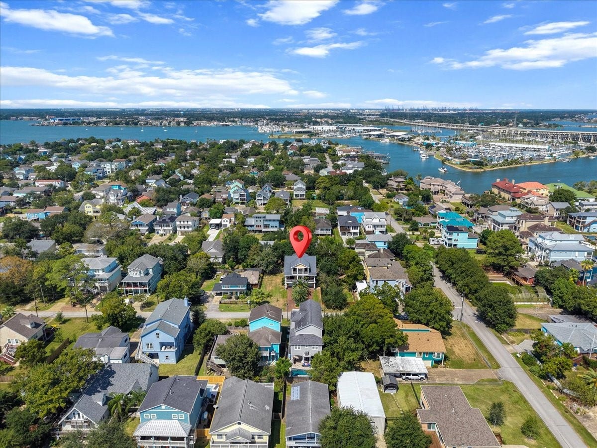 808 Elm Road, Clear Lake Shores, TX 77565 808 Elm Road, Clear Lake Shores, TX 77565