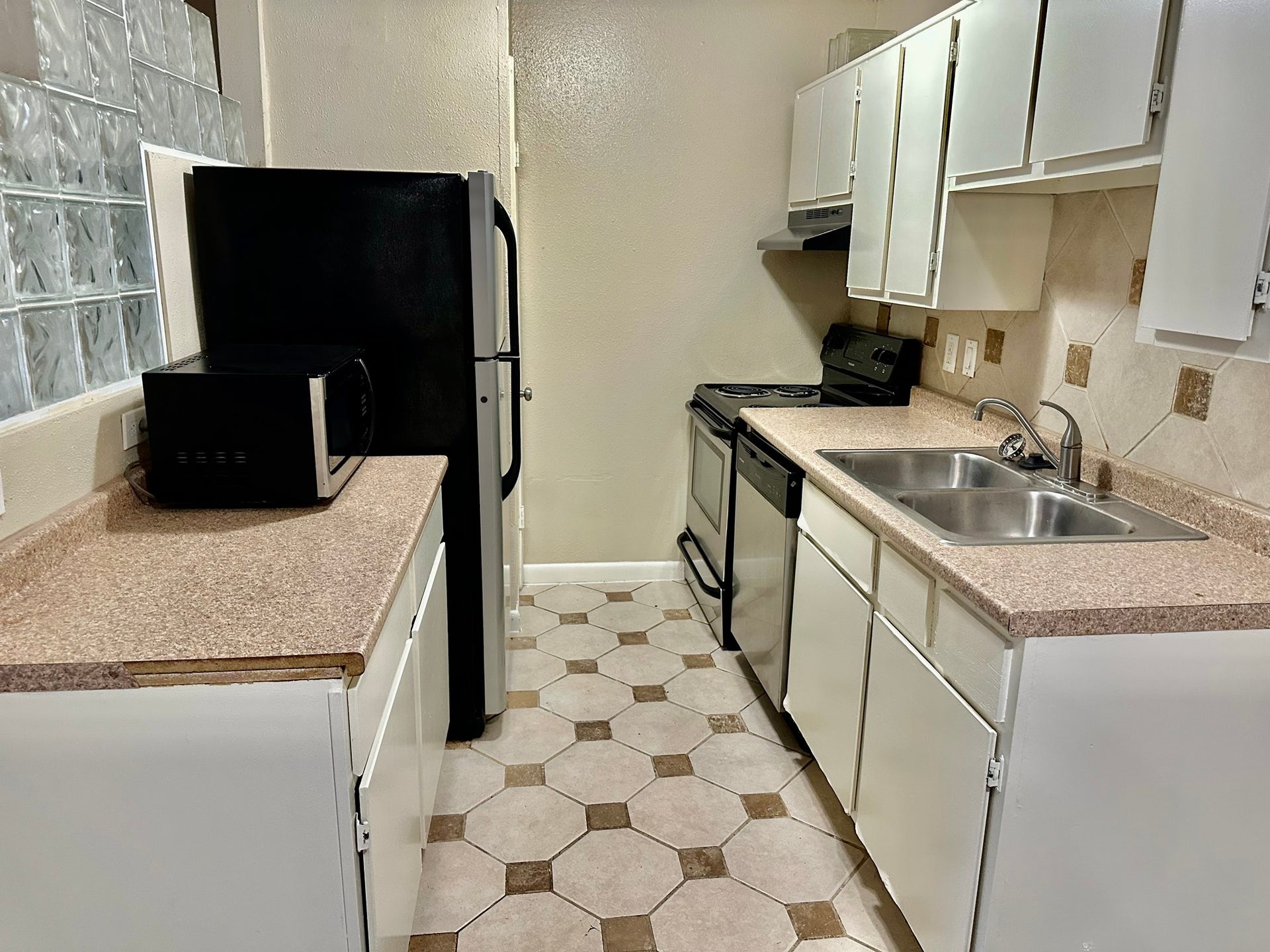 2750 Holly Hall Street, #703, Houston, TX 77054 Galley kitchen