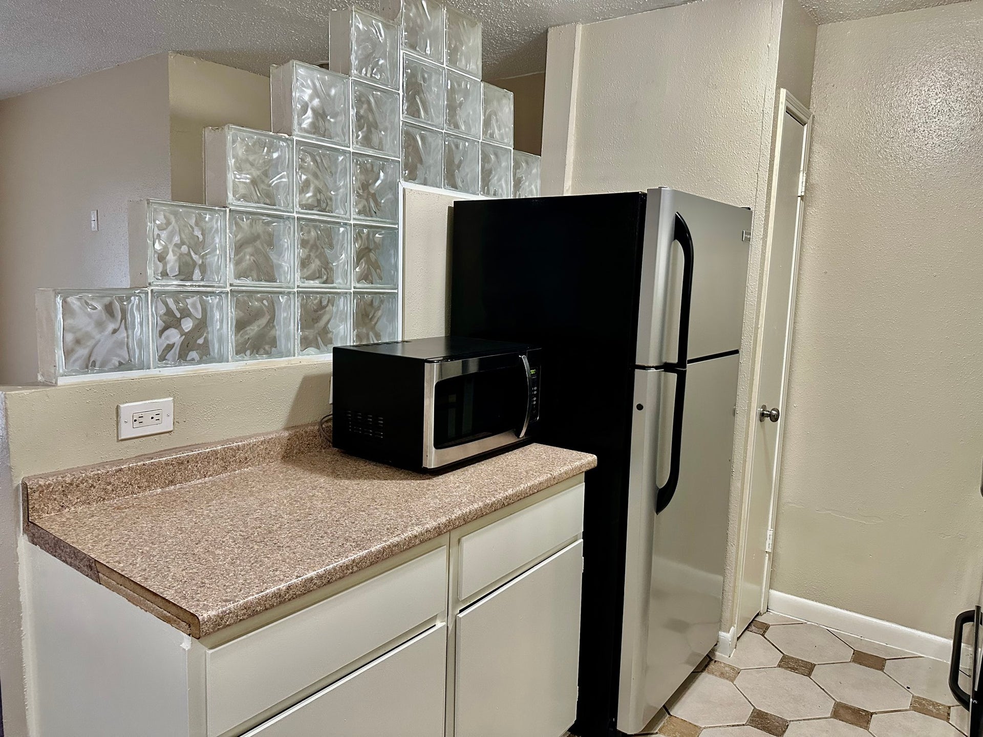 2750 Holly Hall Street, #703, Houston, TX 77054 Stainless appliances