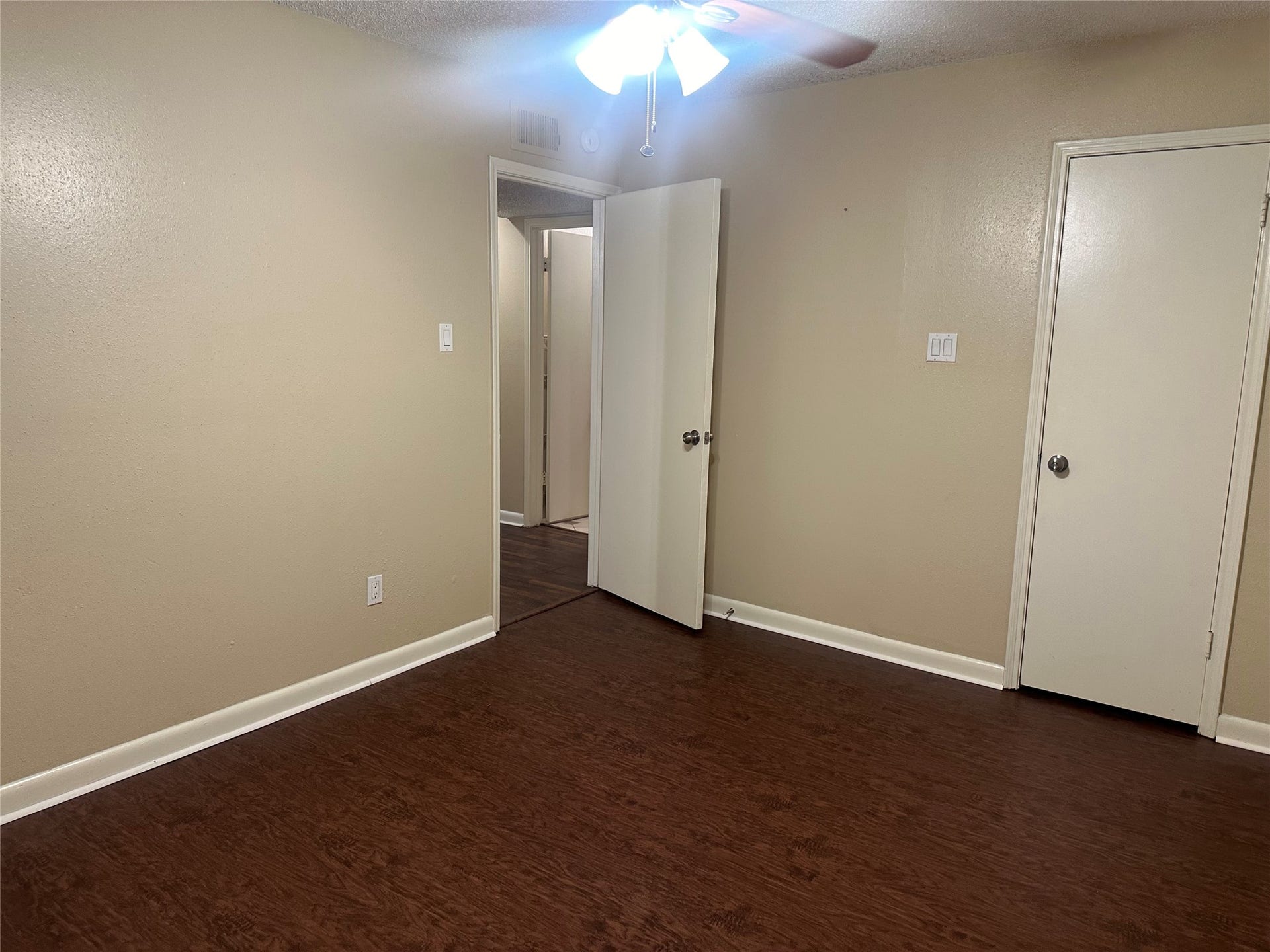 2750 Holly Hall Street, #703, Houston, TX 77054 Primary bedroom with walk-in closet.
