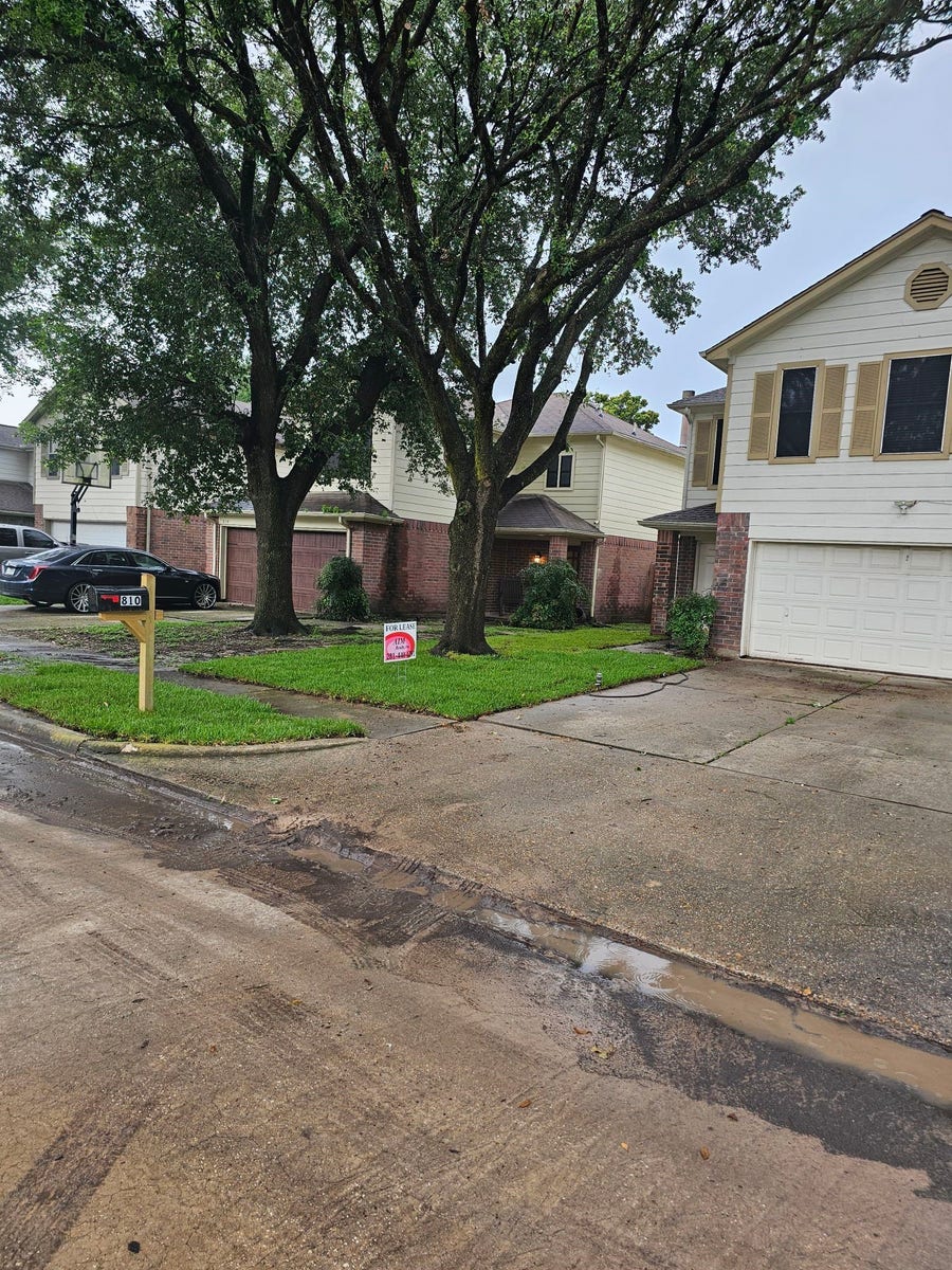 Property photo for 810 Oak West Drive, Houston, TX