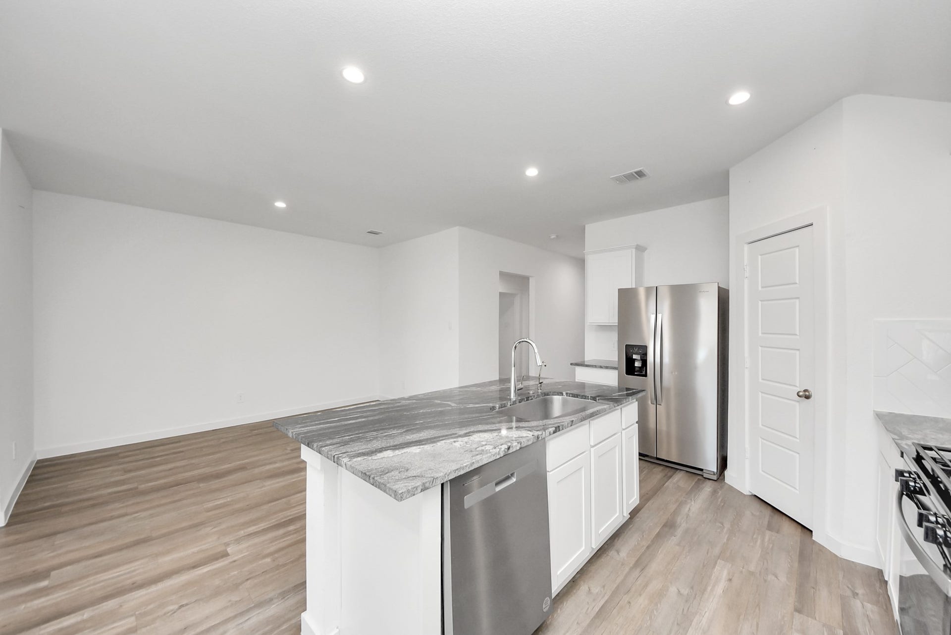 1123 Desert Willow Drive, Rosharon, TX 77583 Kitchen