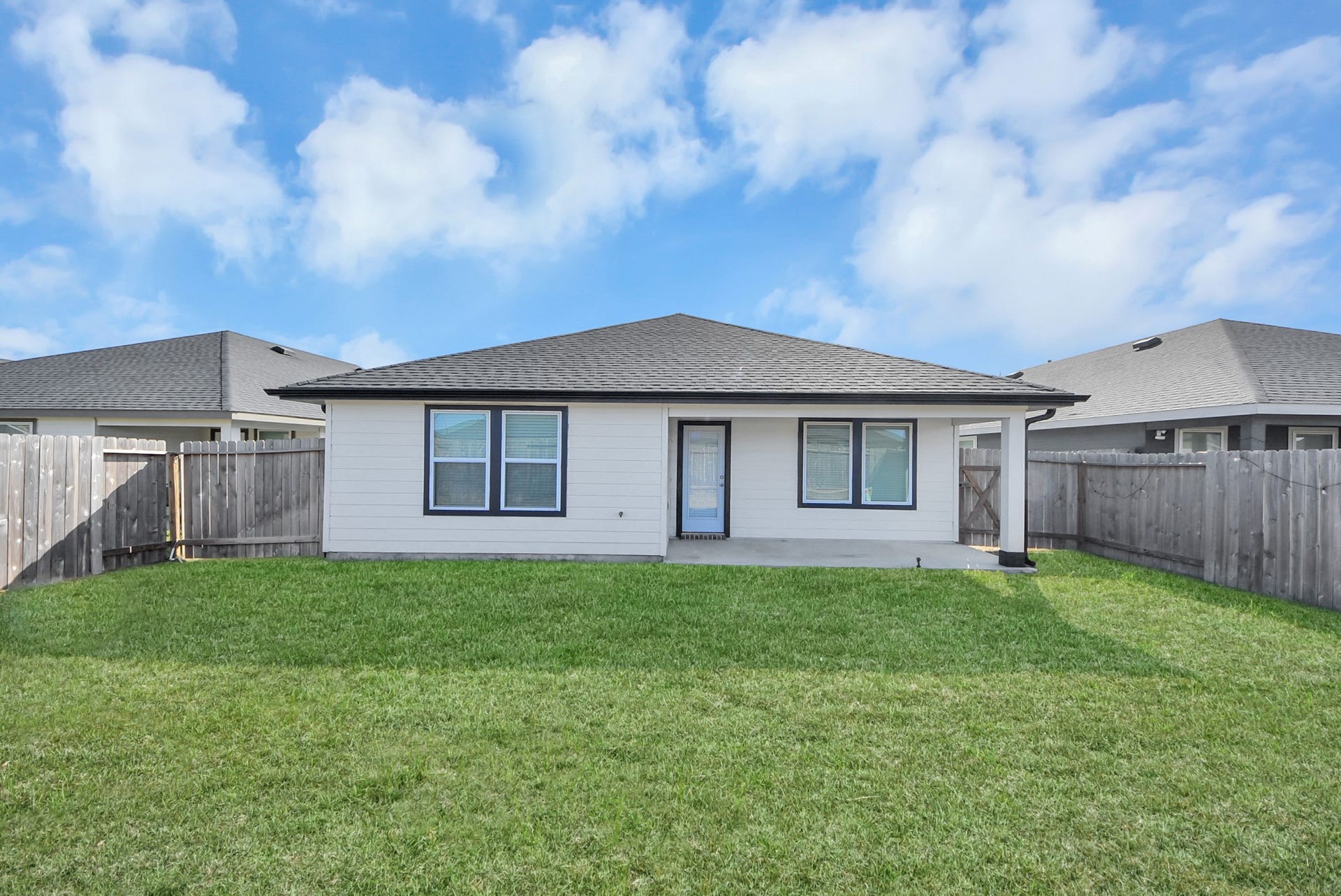 1123 Desert Willow Drive, Rosharon, TX 77583 Backyard