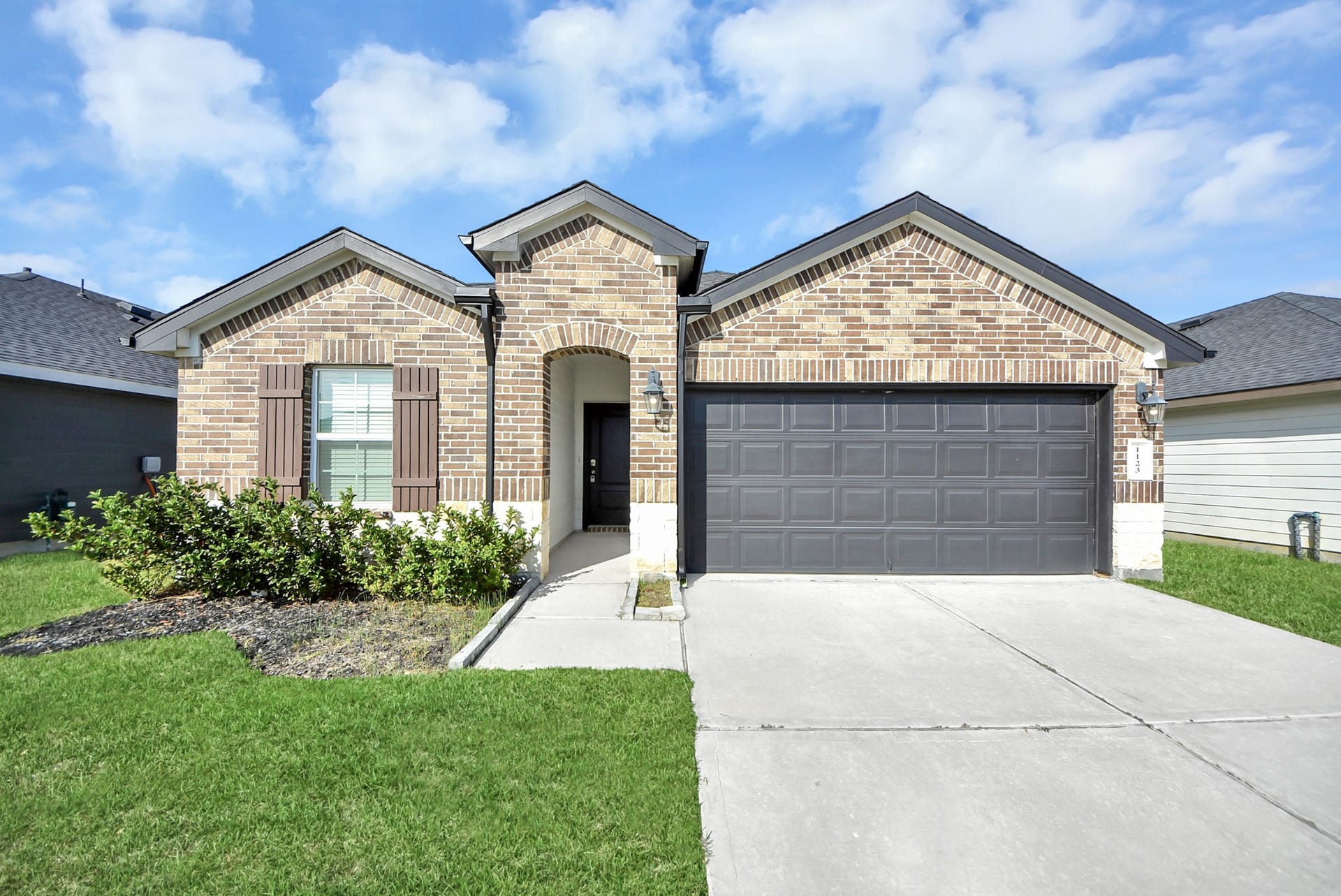1123 Desert Willow Drive, Rosharon, TX 77583 Welcome Home!