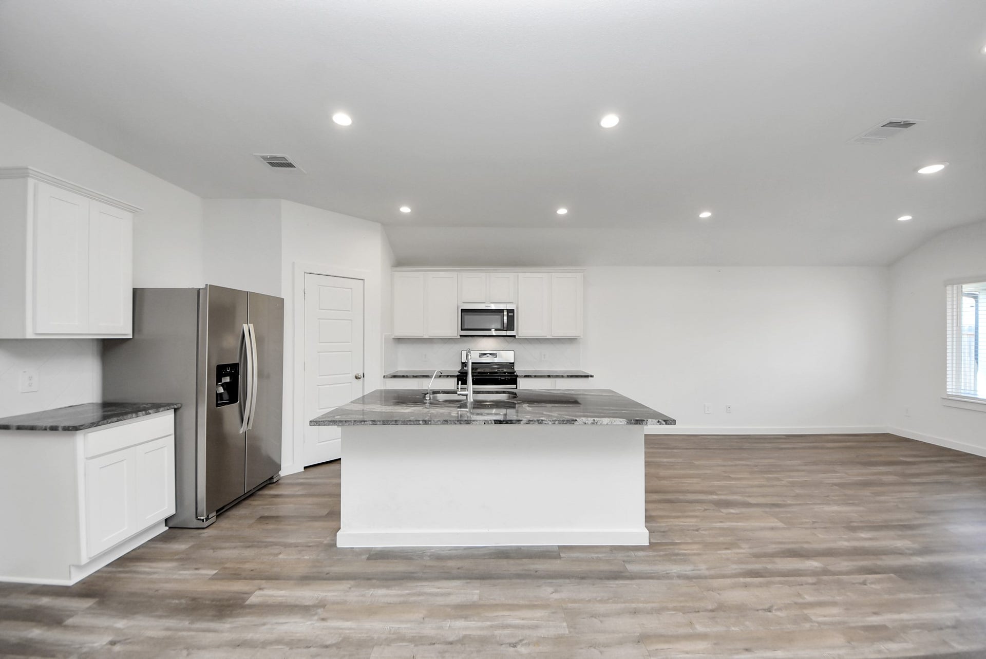 1123 Desert Willow Drive, Rosharon, TX 77583 Kitchen