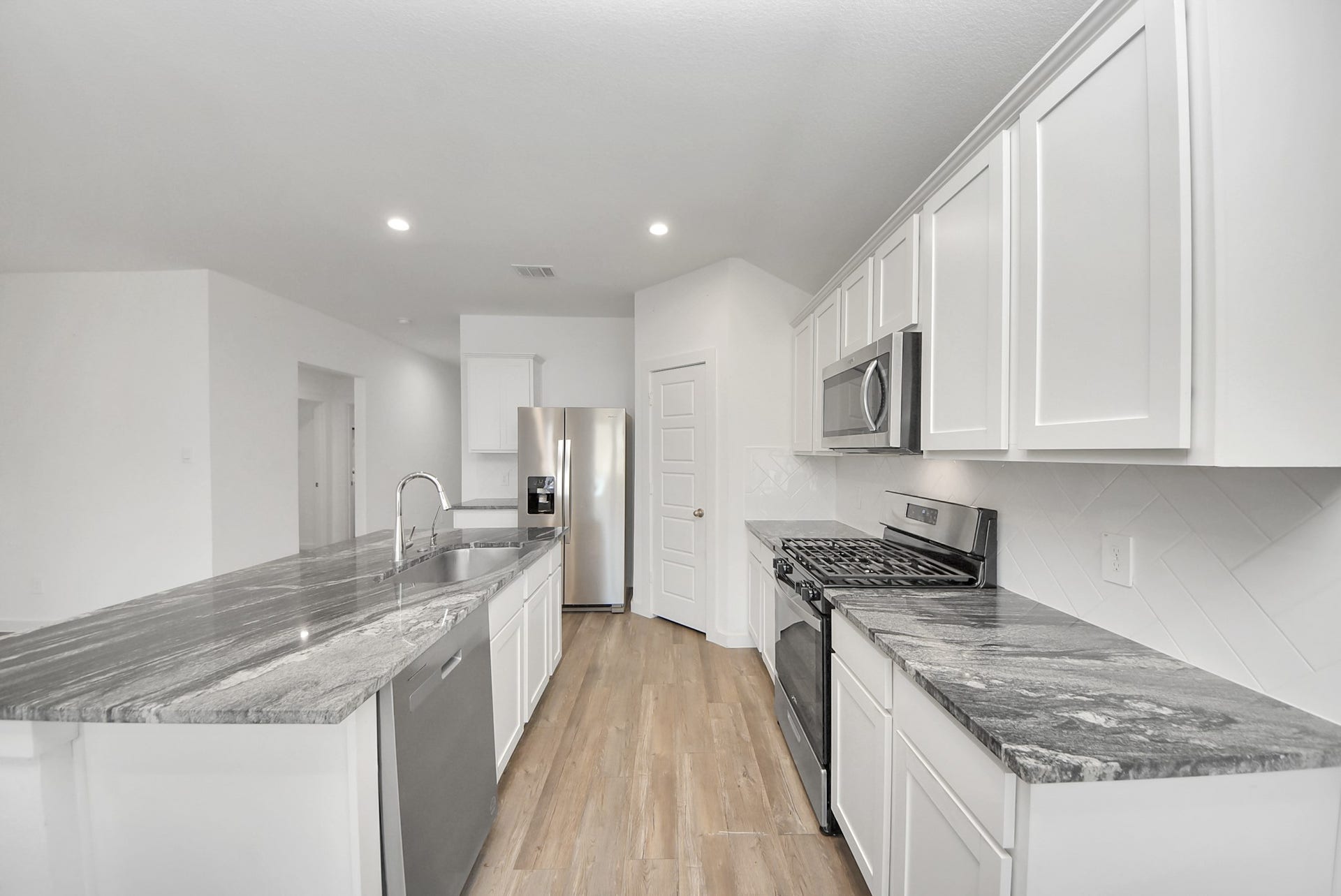 1123 Desert Willow Drive, Rosharon, TX 77583 Kitchen