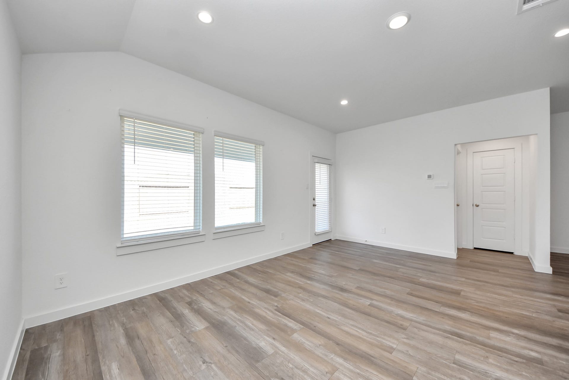 1123 Desert Willow Drive, Rosharon, TX 77583 Living