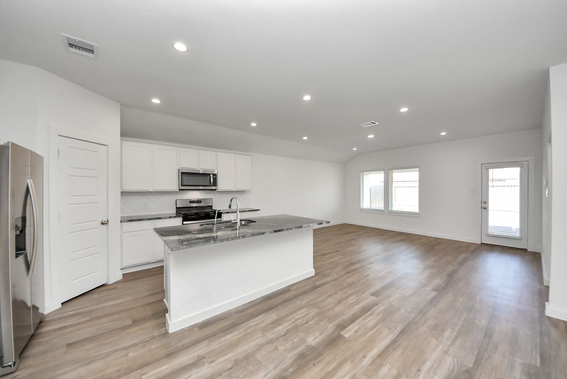 1123 Desert Willow Drive, Rosharon, TX 77583 Kitchen