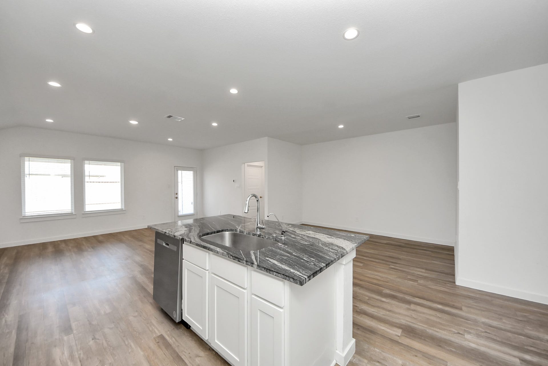 1123 Desert Willow Drive, Rosharon, TX 77583 Kitchen