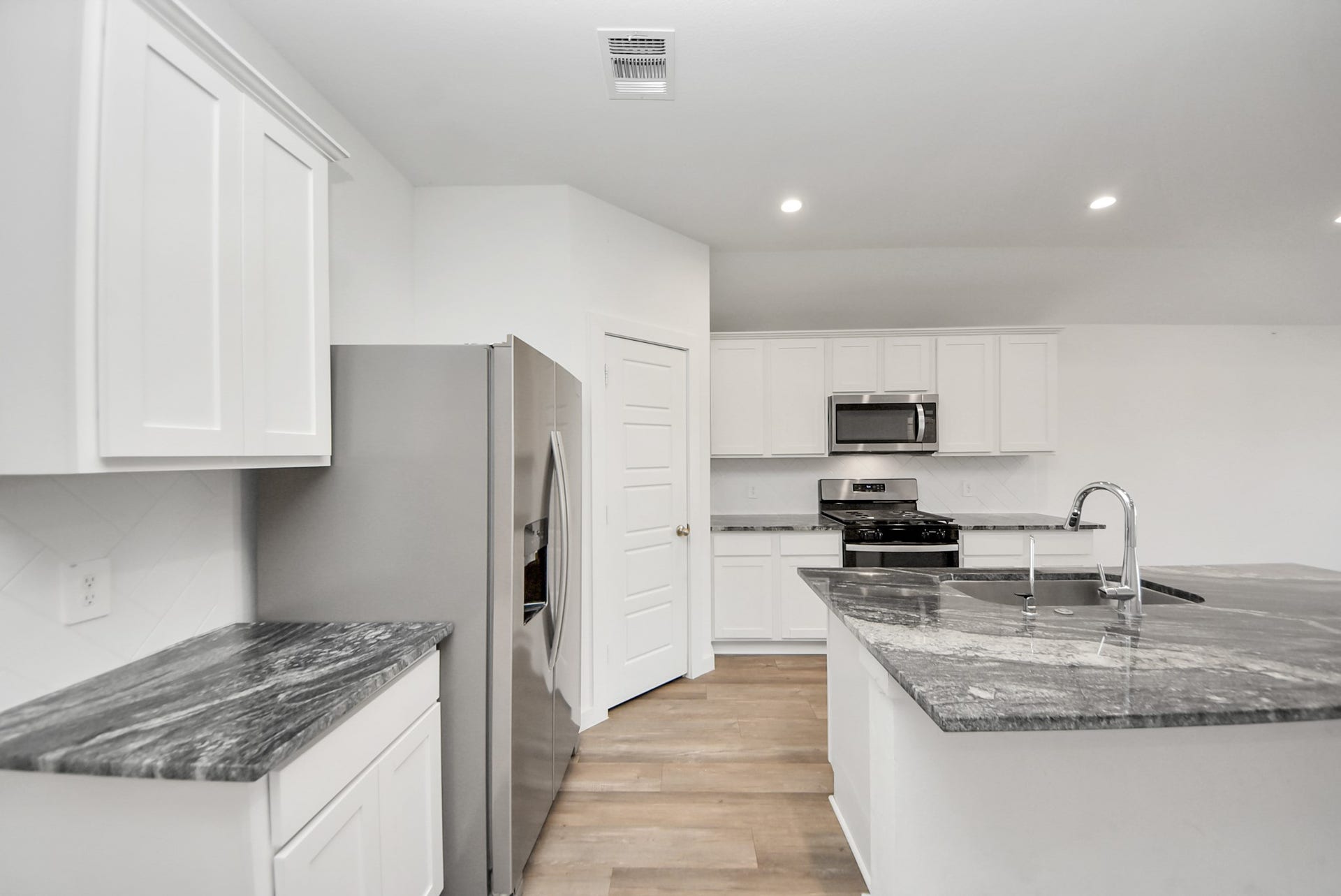 1123 Desert Willow Drive, Rosharon, TX 77583 Kitchen